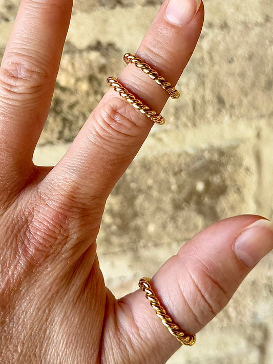 The Twist Ring-Gold