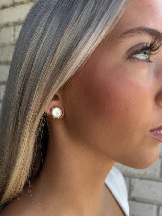 Freshwater Pearl Round Stud Earrings