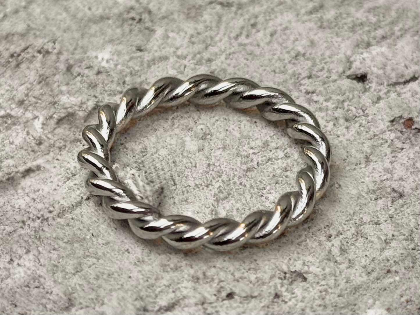 The Twist Ring-Silver