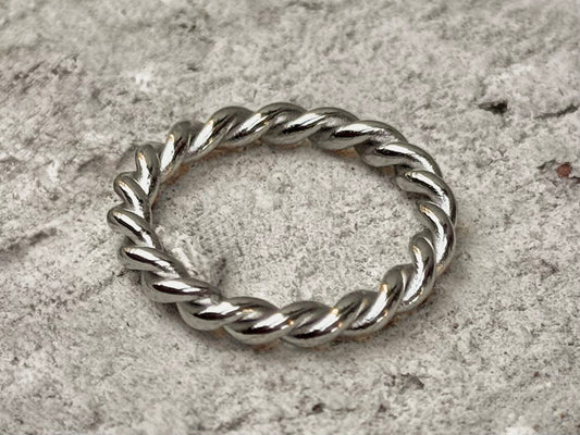 The Twist Ring-Silver