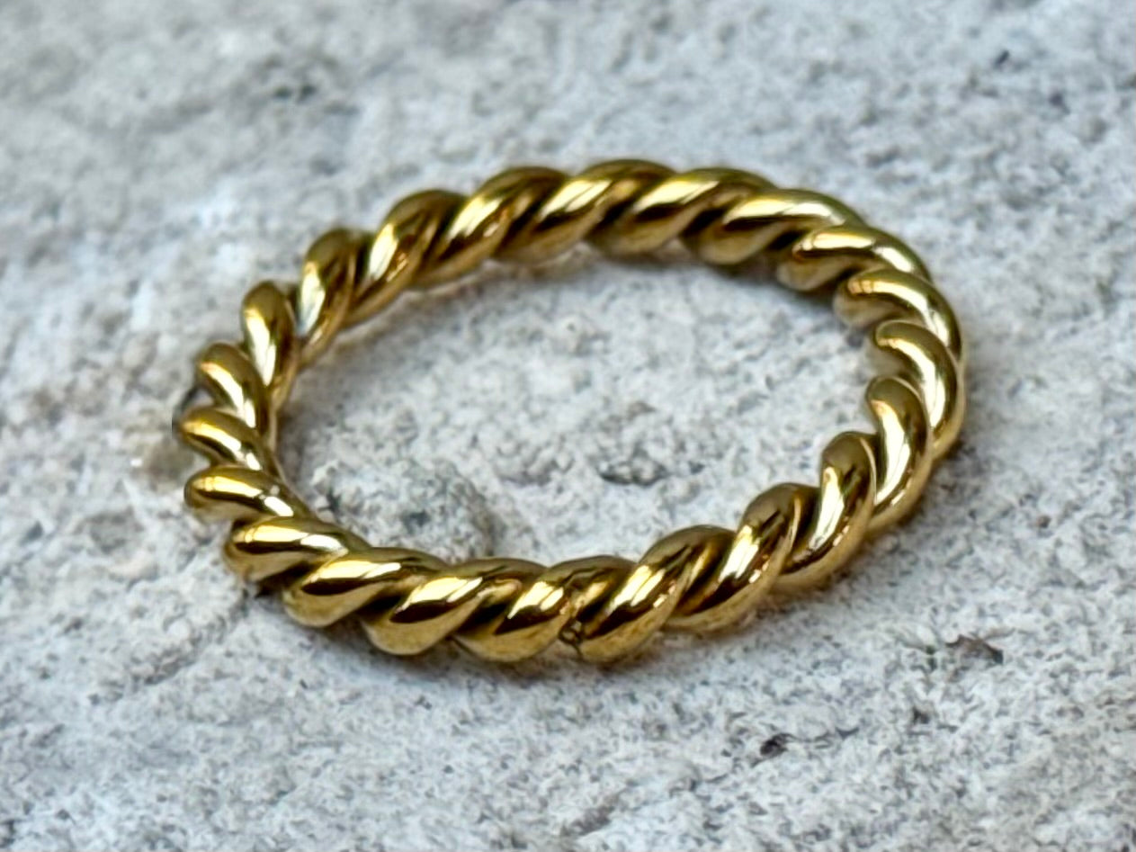 The Twist Ring-Gold